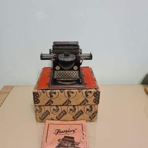 Junior tinplate working typewriter