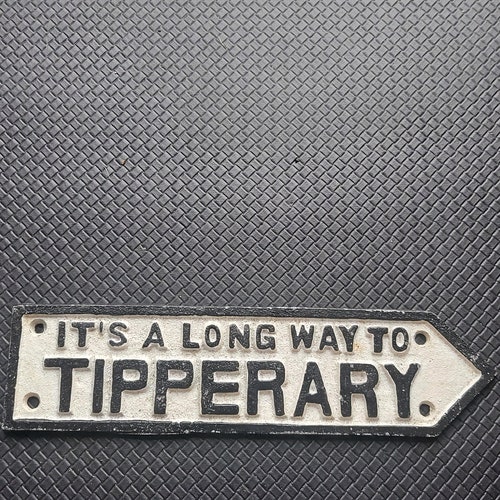Kleines irisches Straßenschild im Vintage-Stil