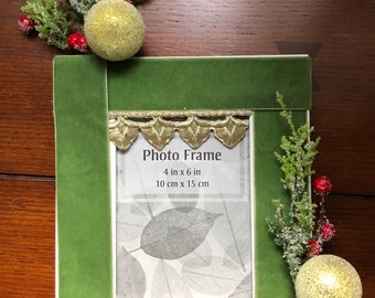 Holiday frame