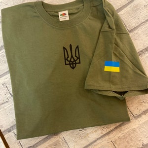 T-shirt trident ukrainien (drapeau de l'armée) emblème Zelenskyy couleur kaki - tailles S M L - chemises fruit of Loom de qualité originale.