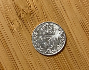 1918 Silver Threepence George V. Grade EF30. Sold in sealed capsule.