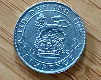 George V 1922 Sixpence, grade XF35 Sealed Capsule with hologram. UK Coin Hunters