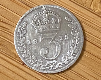 1915 Silver Threepence. King George V. Good grade. Sealed capsule. UK Coin Hunters.