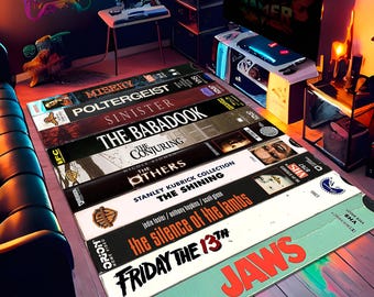 Dywan VHS, filmy retro, dywan wideo, dywan nostalgiczny w stylu retro, dywan z motywem horroru, dywan z motywem wideo, filmy VHS, dywan z motywem horroru, dywan z motywem filmu VHS, popularny dywan