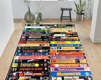Dywan VHS, filmy retro, dywan wideo, dywan nostalgiczny w stylu retro, dywan z motywem horroru, dywan z motywem wideo, filmy VHS, dywan z motywem horroru, dywan z motywem filmu VHS, popularny dywan