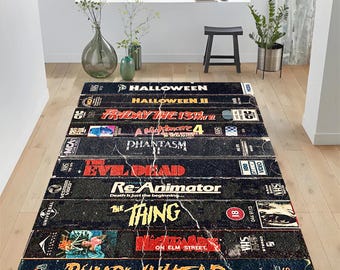 Dywan VHS, filmy retro, dywan wideo, nostalgiczny dywan retro, dywan VHS z horrorem, dywan z motywem wideo, filmy VHS, dywan z horrorem, dywan filmowy, popularny dywan