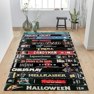 Nostalgische VHS Cover von Retro Horrorfilmen Teppich | Zeigen Sie Ihre Lieblings-Horrorfilme als Teppich