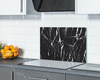 Donkere onregelmatige moderne marmeren backsplash-tegel, zwarte snijplank, witte backsplash, textuur siliconen voeten, gehard glas, afgeronde hoeken