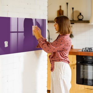 Pizarra magnética de color violeta, exhibición de fotos en la pared, tablero de notas morado, lista de tareas para pared de color sólido, marcador + esponja