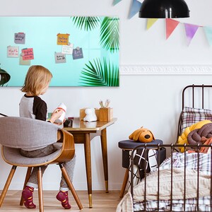 Tablero magnético de hojas tropicales, lista de tareas para la pared, tablero de mensajes verde, exhibición de fotos de pared con flores y plantas, marcador + esponja