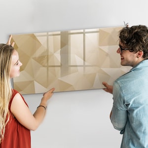 Pizarra magnética con diseño de triángulos abstractos, centro de mando, tablero de exhibición amarillo, organizador de pared con diseño abstracto, marcador de borrado en seco