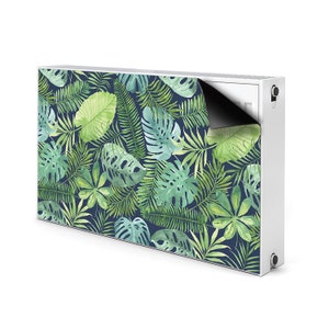 Op de afbeelding: Een wit metalen frame met een verwijderbaar magnetisch paneel met een tropisch bladmotief in tinten groen en blauw.