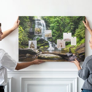 Cascada en el bosque, tablero de notas XXL para estudiantes, patrón personalizado, tablero de corcho, tablero de estado de ánimo, chinchetas, multicolor