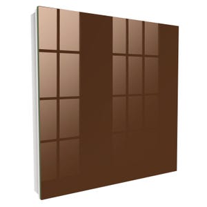 Può includere: Un pannello in vetro quadrato e riflettente con una finitura liscia color marrone scuro. La superficie è altamente lucida, creando un effetto specchio che mostra un tenue riflesso a griglia. Il pannello presenta un bordo netto e un lato bianco.