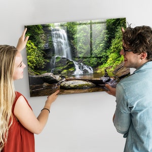 Centro de mando de vidrio con cascada de bosque, tablero de notas magnético, tablero de mensajes multicolor, patrón de naturaleza