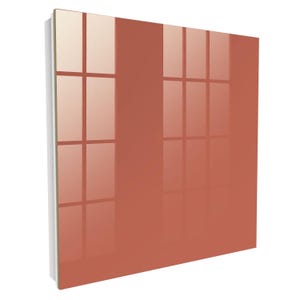 Può includere: Una lavagna in vetro quadrata, lucida e color terracotta con una superficie liscia e riflettente. La lavagna presenta un design pulito e senza cornice con un supporto bianco visibile lungo il bordo laterale, offrendo una superficie di scrittura.