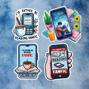 Puede incluir: Cuatro pegatinas coloridas con un diseño de pantalla de teléfono. Cada pegatina presenta un diseño diferente con el texto "I'd rather be reading fanfic".