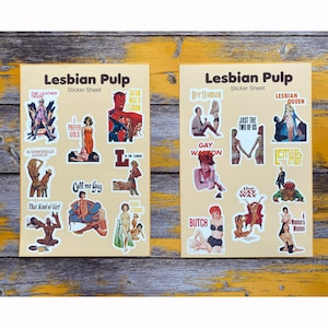 Pode incluir: Duas folhas de adesivos com um tema de ficção pulp retrô. Os adesivos apresentam imagens de mulheres e homens em várias poses, com texto que inclui "Lesbian Pulp", "Satan Was a Lesbian", "Just the Two of Us", "Gay Wanton", "The Gay Way", "Butch", "Leather", e "A Woman's Woman".