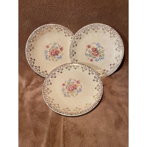 Vintage Royal 22K Gold Accented Floral Center Small 6&quot; Plates (3)