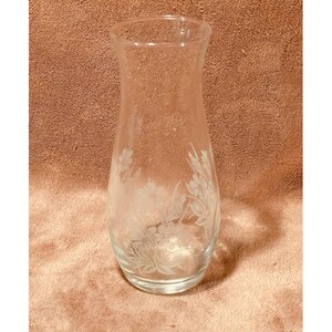 Vintage , Mid-Century Pasabahce Turkish Glass Etched Floral Design 7&quot; Vase