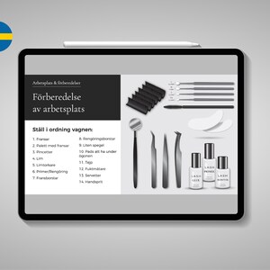 May include: A digital tablet screen displaying a checklist of items needed for eyelash extensions. The checklist is in Swedish and includes items such as tweezers, lash glue, and lash primer. The image also shows a variety of tools and products used for eyelash extensions.