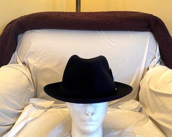 Vintage Classically Cool Biltmore Fabrique Au Canada Fur Felt &quot;Eleganza&quot; Fedora Navy Tagged Size 7 7/8 Fits Size 7 3/4 (62cm)