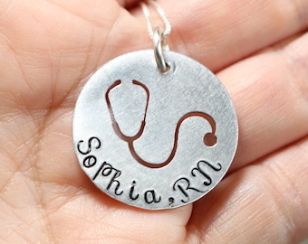 Collana Infermiera - Collana Stetoscopio - Regalo per Infermiera - Regalo Infermiera - Collana Infermiera Personalizzata - Collana Personalizzata per Infermiera - Regalo RN -BSN