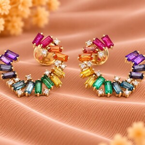Pendientes de zafiro arcoíris, pendientes de oro de 14k con zafiros naturales multicolor, pendientes de zafiro multicolor para mujer, pendientes de aro multicolor de oro