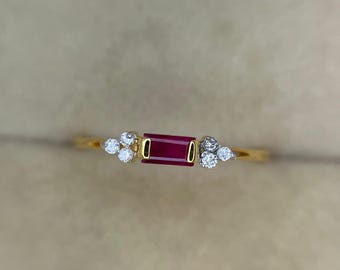 Ring met baguette robijn en diamant, ring met baguette robijn, verfijnde gouden ring met robijn, rode edelsteen 14-karaats gouden ring, art deco gouden ring met robijn, jubileumcadeau
