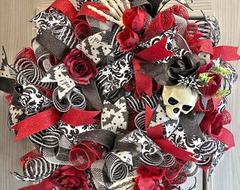 Skeleton Wreath, Spooky goth Wreath, Fall Wreath for front door, Halloween Decoration, Halloween Mesh Wreath, Front door Halloween Wreath
