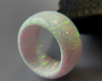 Anel com opala sólida branca AAA+, anel fino de opala Bello branca pura, anel de opala Bello, anel de opala urbana moderna com acabamento em obsidiana, presente para ela - presente para mulheres