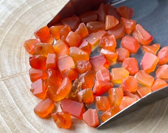 50 Stück Karneol Edelsteine: Unbehandelte Rohkristalle (5-7 MM)