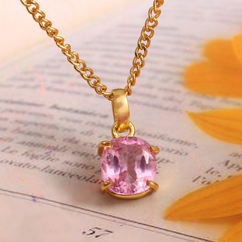 Ciondolo in zaffiro impeccabile, collana piena d'oro 18K, ciondolo in pietra preziosa di zaffiro rosa, ciondolo in zaffiro rosa, regalo per le donne, regalo di Natale immagine 2