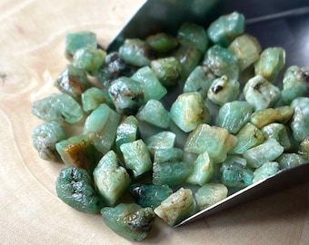50 Pcs-Lot Emerald Raw Crystal, 5-7 MM, Tiny Raw Emerald Rough Stone, Raw Healing Crystal, Loose Raw Emerald, For Jewelry Making