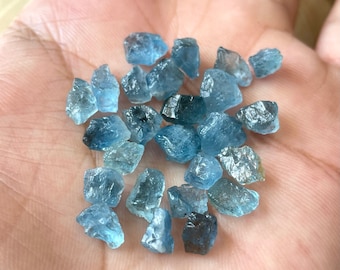 Ruwe ruwe stenen aquamarijn: natuurlijke ongesneden edelstenen (6-8 mm, 25 stuks)