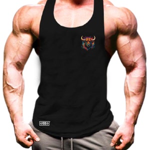 Pode incluir: Camisola preta sem mangas com um gráfico de touro colorido na frente. A camisola tem o texto "Nation" e um logotipo de barra de halteres na parte inferior.