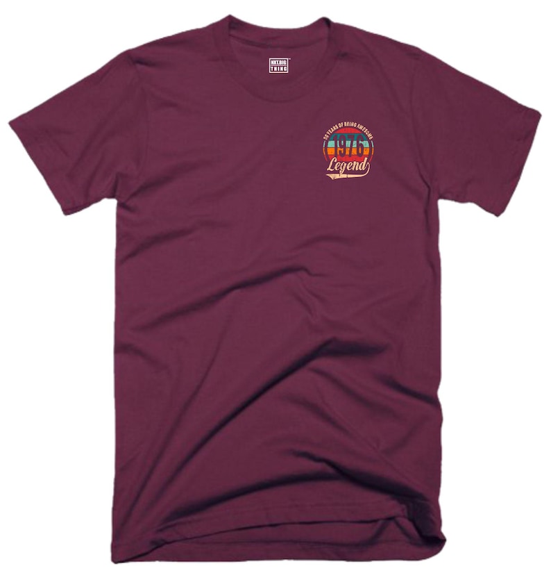 50-årsdag T-shirt med ficka 50 år av att vara fantastisk Tillverkad 1976 Född 1976 Vintage Klassisk Rolig Jul Födelsedag Fans Gåva Herr T-shirt Maroon