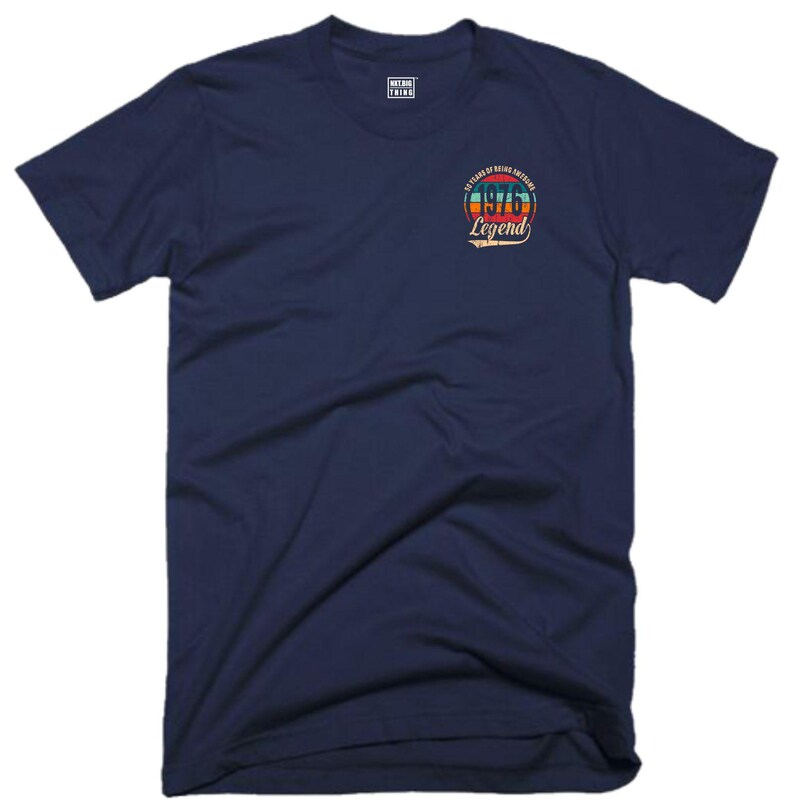 50-årsdag T-shirt med ficka 50 år av att vara fantastisk Tillverkad 1976 Född 1976 Vintage Klassisk Rolig Jul Födelsedag Fans Gåva Herr T-shirt Navy