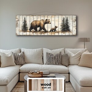 Stampa artistica da parete in vero legno raffigurante mamma orsa e cucciolo, decorazione rustica da cabina orizzontale lunga, scena di orso che cammina nella foresta su assi di legno.
