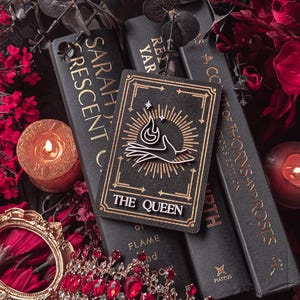 The Queen Tarot Card - Mini Wooden Bookshelf Decor - Shelf Sign