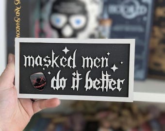 Los hombres enmascarados lo hacen mejor / Letrero de estantería / Decoración de estantería personalizada para el hogar