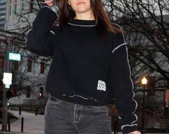 Sudadera de felpa francesa para mujer - Corte holgado con hombros caídos - Detalle codificado - Costuras expuestas - Blanco y negro