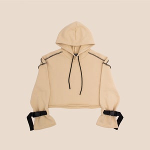 Cropped Buckle Hoodie in Sand 画像 2