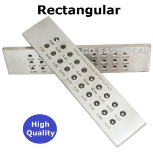 Op de afbeelding: Een rechthoekige metalen plaat met een rij gaten van verschillende groottes, gelabeld met afmetingen in millimeters. De plaat is gelabeld met "TUNGSTEN CARBIDE DRAWPLATES" en "GO EASY DEAL".