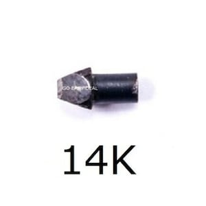 Puede incluir: Primer plano de una peque&ntilde;a herramienta de metal negro con una punta puntiaguda. La herramienta est&aacute; etiquetada como "14K".