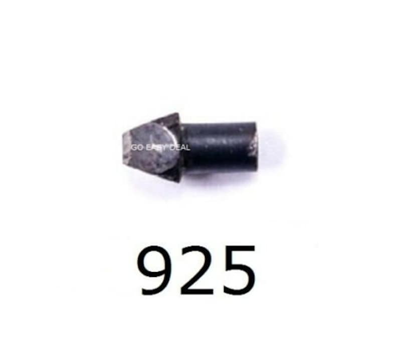 Puede incluir: Un clavo de metal negro con punta puntiaguda. El clavo mide aproximadamente 2,5 cm de largo. El n&uacute;mero 925 est&aacute; impreso debajo del clavo.