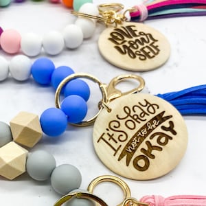 Silicone wristlet keychain, Keychain disk, Customized wood disk, Custom keychain, Gift for teacher, Gift for bridesmaid, Motivational quotes