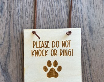 Dog Warning Sign Licpact Protective Dog Door Sign - Please Do Not Knock Or Ring Doorbell Wooden Plank 12x8 Inch Farmhouse Door Sign