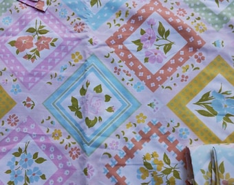 Vintage JCPenny Percale tweepersoonslakenset met kanten bovenkant en bloemenprint, jaren 70 cottagecore countrystijl.