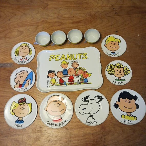 スヌーピー　snoopy バッジセット　ビンテージ VTG Peanuts Snoopy Tea Set Metal Enamelware 1950-1961 Tray, Plates